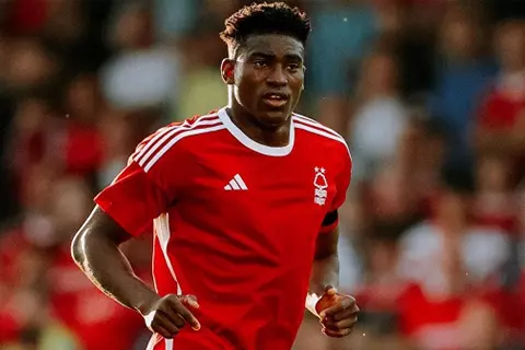 نوتنجهام فورست يفتح تحقيقًا في تعامل الطاقم الطبي مع إصابة أونيي